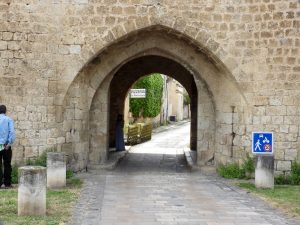 Porte de Lhyan à Rions